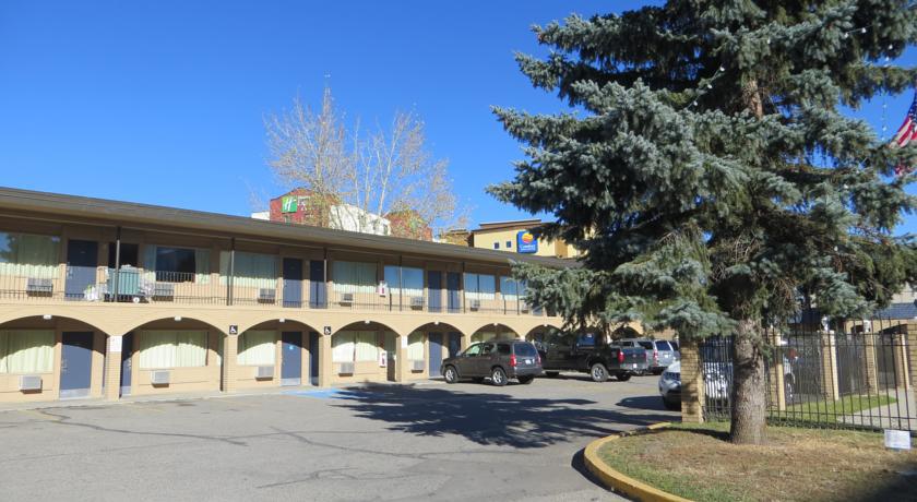 Super 8 Calgary Village Buitenkant foto