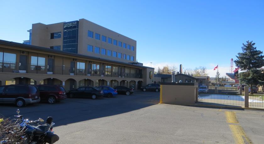 Super 8 Calgary Village Buitenkant foto