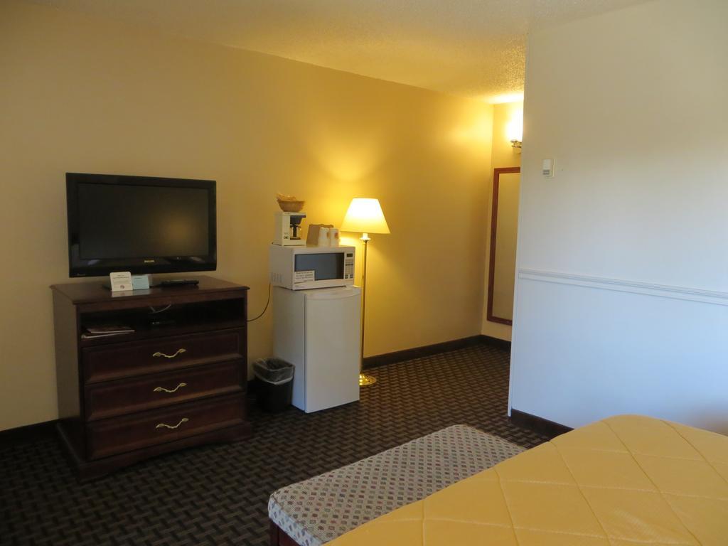 Super 8 Calgary Village Buitenkant foto