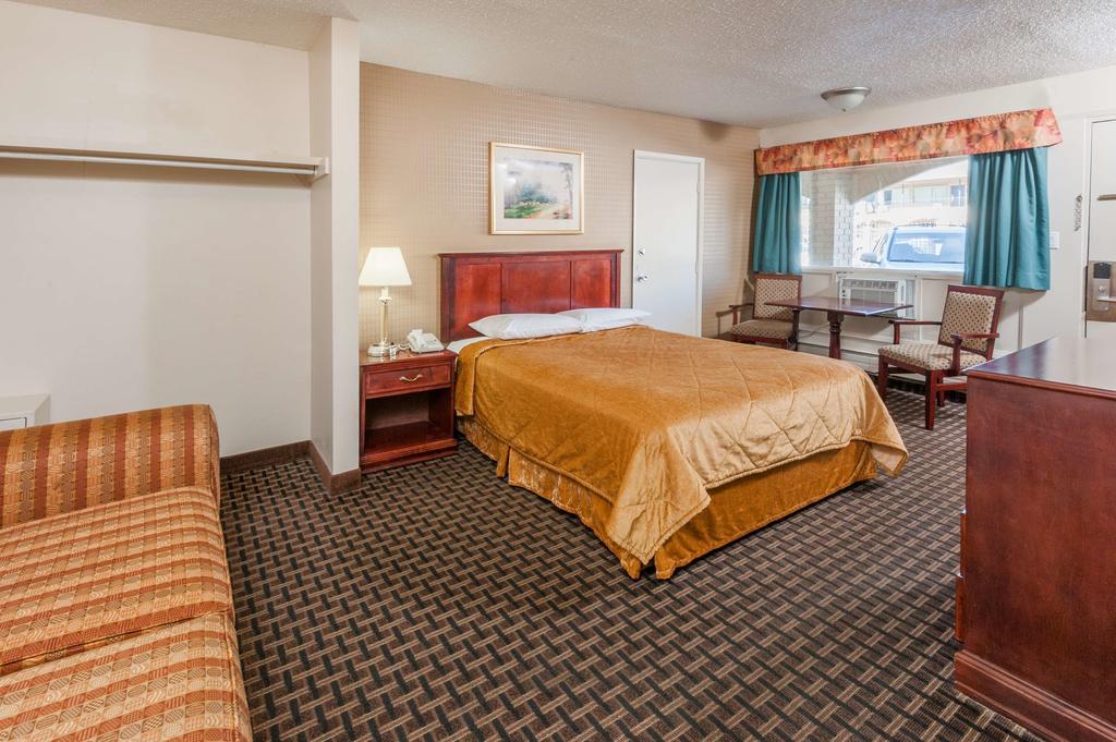 Super 8 Calgary Village Buitenkant foto
